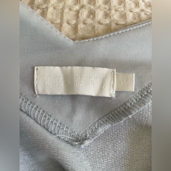 NWOT!! Never worn baby blue off-shoulder cropped top from Meshki - Picture 4 of 6